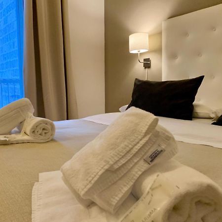 A Due Passi Dal Ponte Hotel ตารันโต ภายนอก รูปภาพ